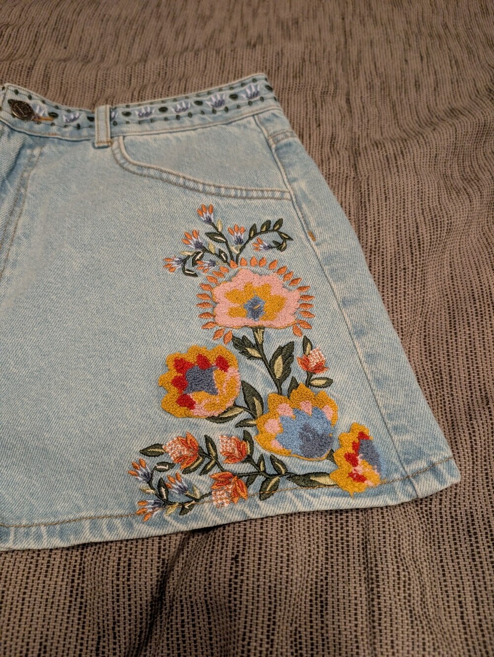 Farm Rio Embroidered Shorts - Picture 2 of 4